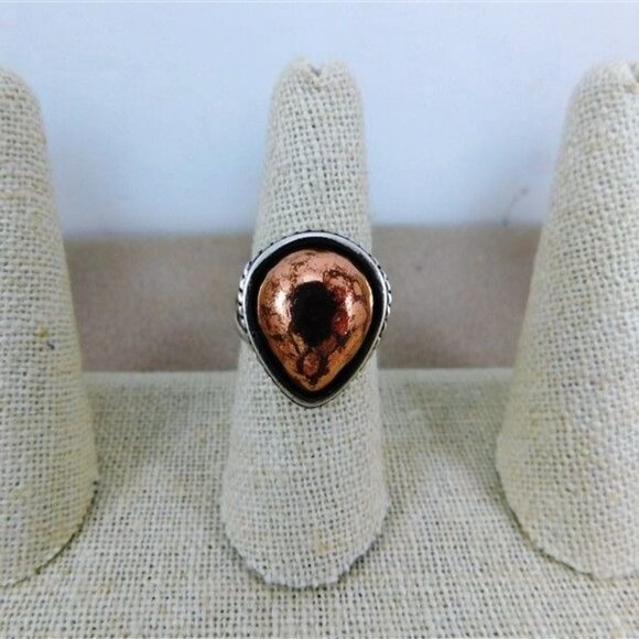 131/117  Size 8 Tear Drop Barse 925 Thailand Hammered Copper Ring - Picture 1 of 3